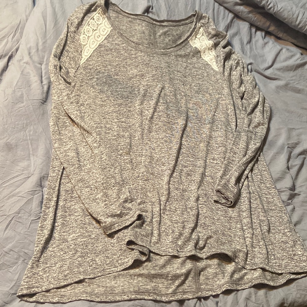 Liz Lange maternity gray LS